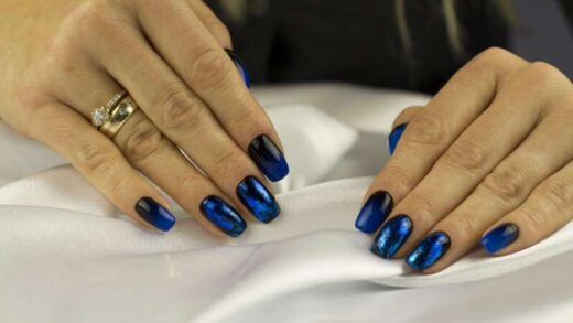 niebieskie paznokcie