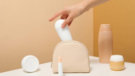 Jak skompletować letnią kosmetyczkę