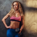 Trening siłowy po 30/40: dlaczego to najskuteczniejszy „anti-aging” i jak zacząć bez siłowni